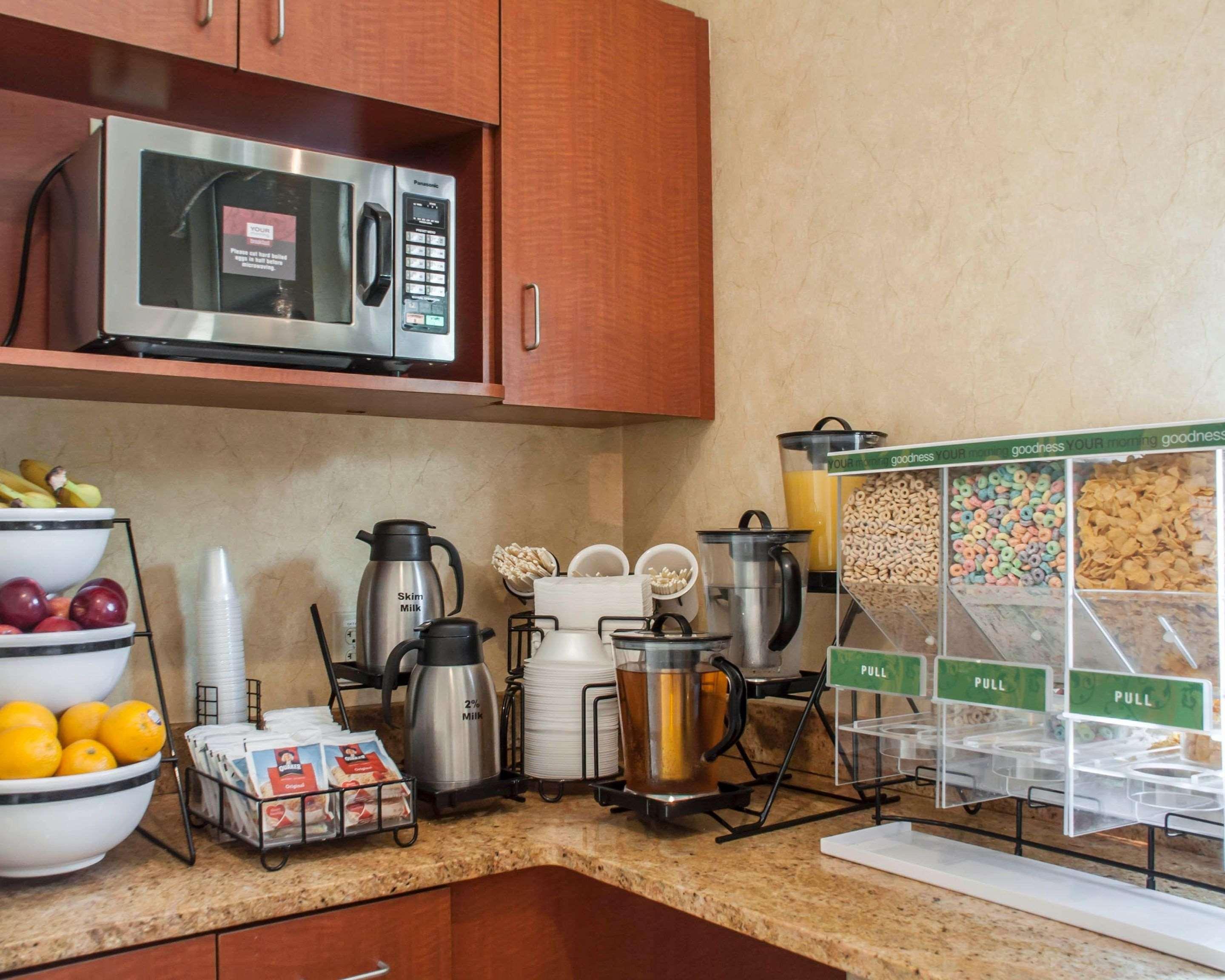 Comfort Inn University Amherst Extérieur photo