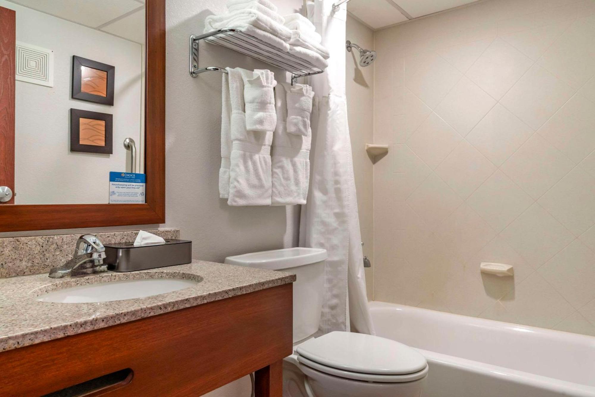 Comfort Inn University Amherst Extérieur photo