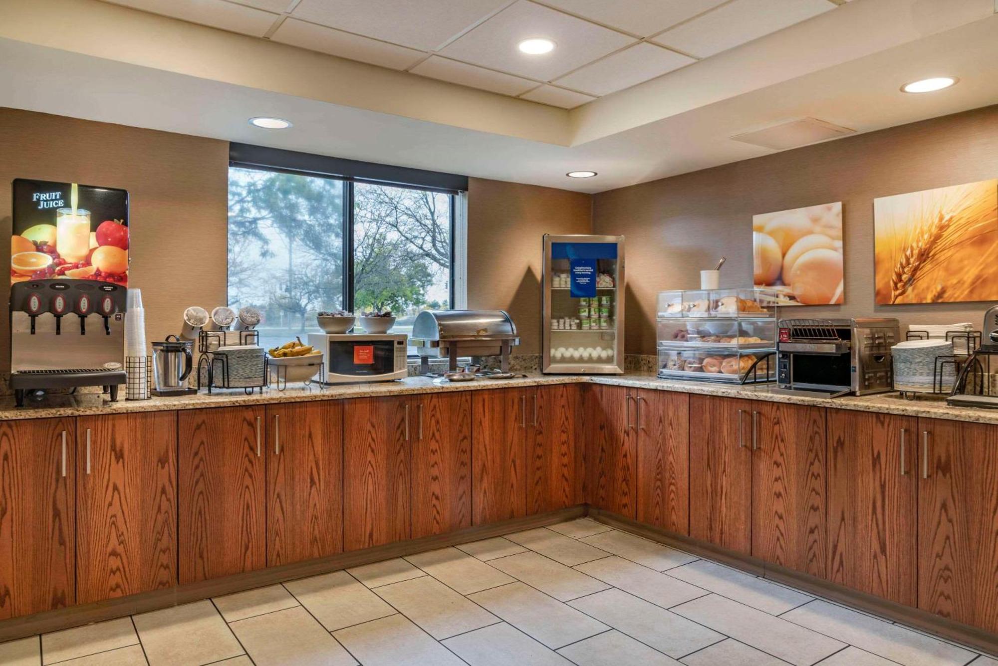 Comfort Inn University Amherst Extérieur photo